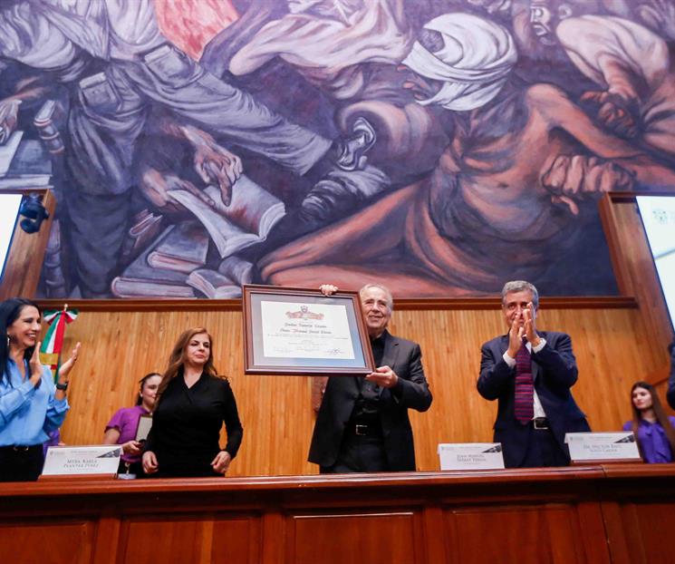 Que el México de los libros le gane al México de las armas: Serrat Que el México de los libros le gane al México de las armas: Serrat