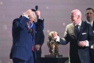 Recibe Trump premio de Paz por parte de la FIFA Recibe Trump premio de Paz por parte de la FIFA