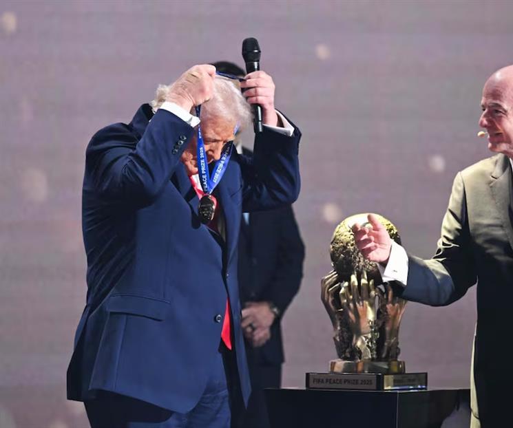 Recibe Trump premio de Paz por parte de la FIFA Recibe Trump premio de Paz por parte de la FIFA