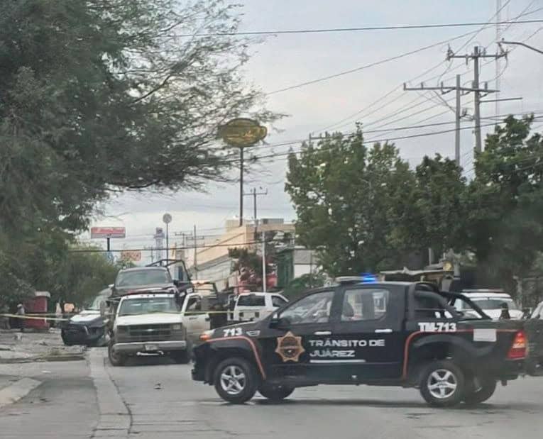 Elementos de Seguridad Pública de Juárez, lograron la detención de dos hombres que viajaban a bordo de una camioneta con reporte de robo en esta localidad.