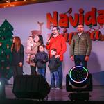 Realiza De la Peña tradicional encendido del pino navideño