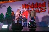 Realiza De la Peña tradicional encendido del pino navideño