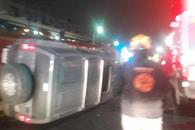 Abandonan camioneta volcada Abandonan camioneta volcada