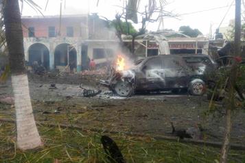 Estalla coche bomba en comandancia de Coahuayana, Michoacán