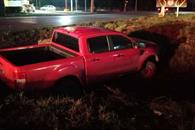 Termina camioneta en arroyo Termina camioneta en arroyo