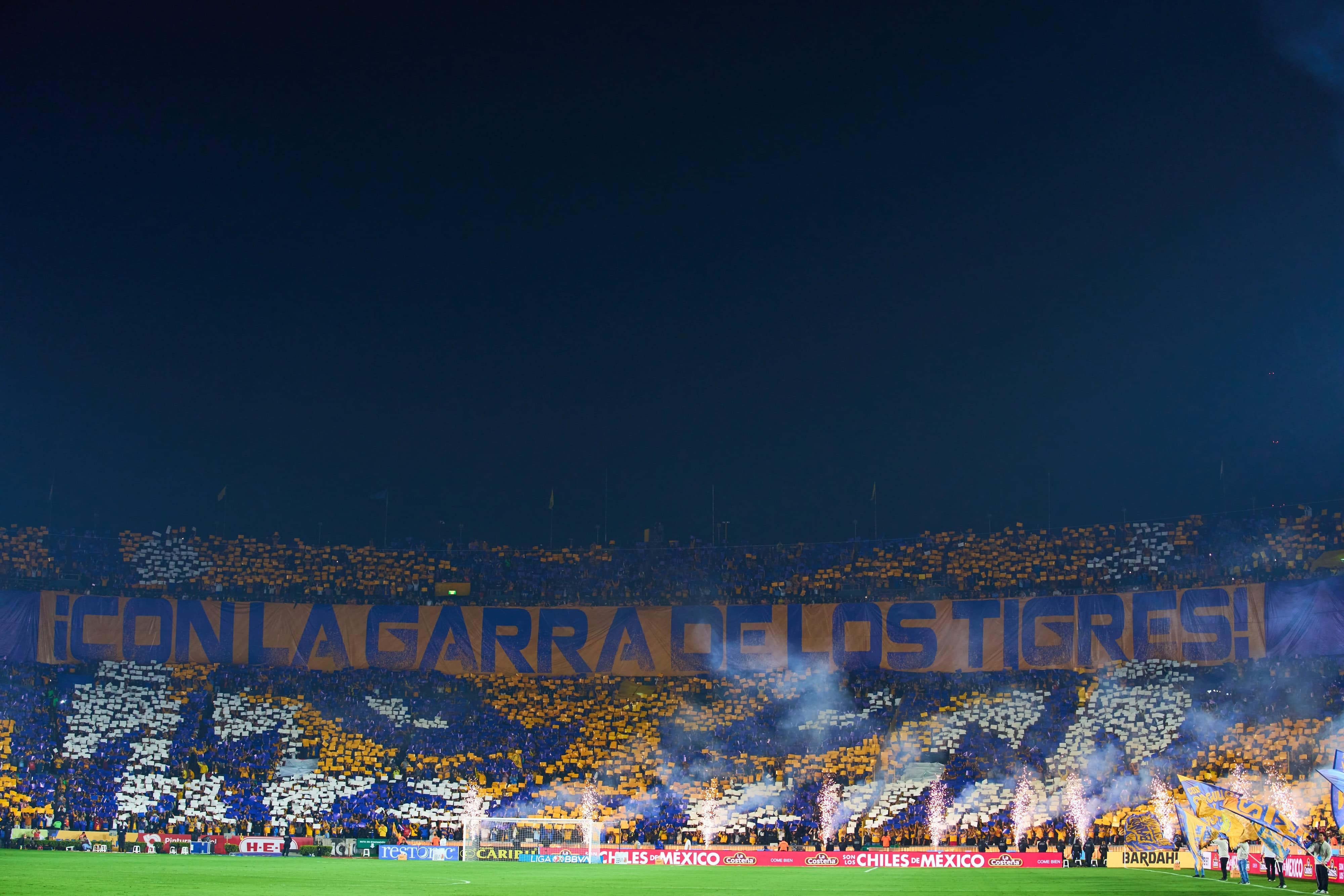 Estadio Universitario.