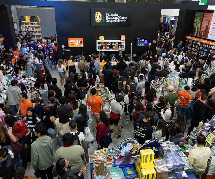 En FIL Guadalajara, 45 mil asistentes más que el año pasado En FIL Guadalajara, 45 mil asistentes más que el año pasado