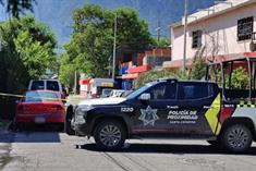 Someten vecinos a asaltante