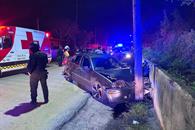 Impacta auto contra poste Impacta auto contra poste