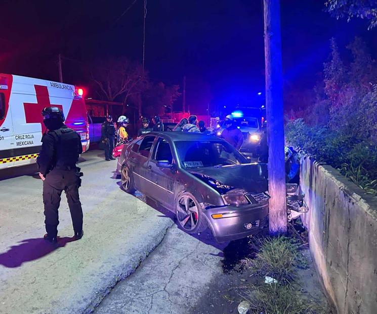 Impacta auto contra poste Impacta auto contra poste