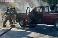 Se incendia camioneta