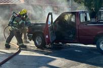 Se incendia camioneta