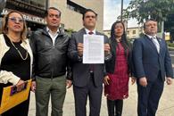 Denuncian a Cabeza de Vaca por huachicol fiscal