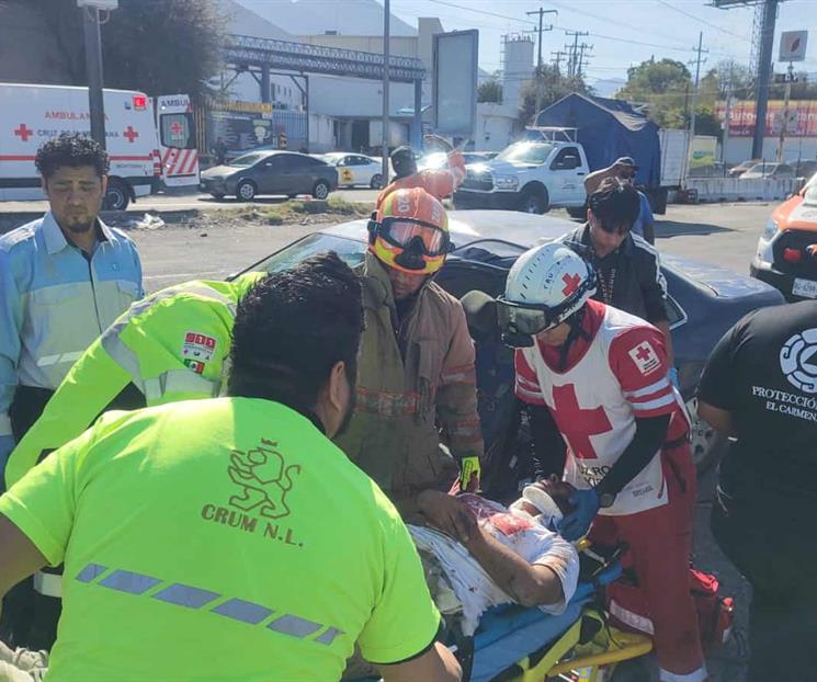 Impacta auto contra muro en Guadalupe Impacta auto contra muro en Guadalupe