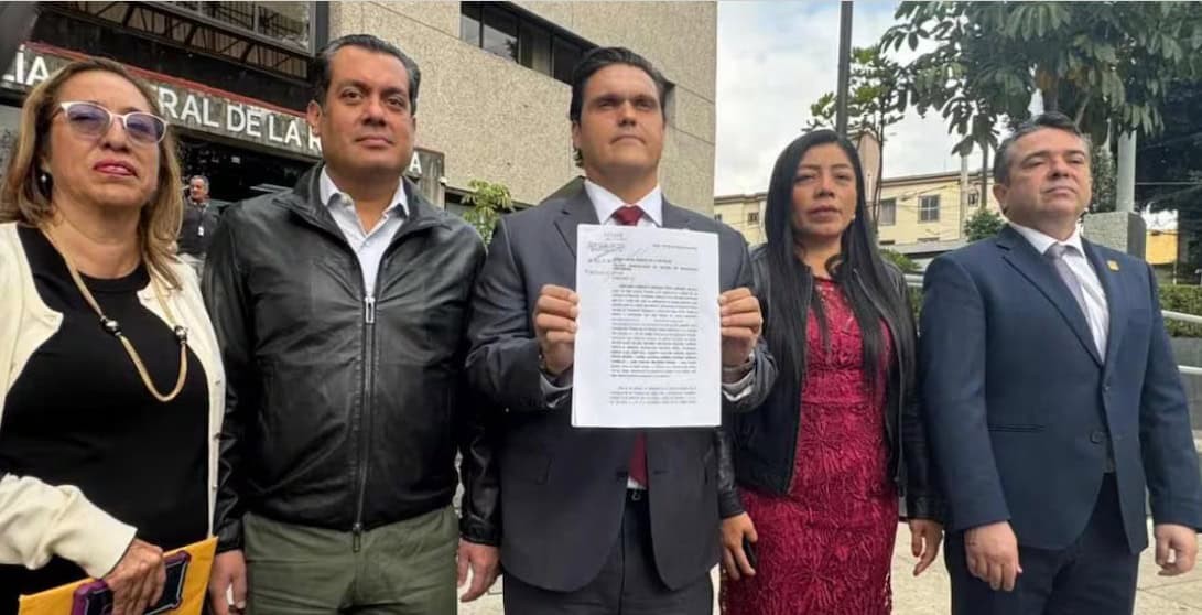 Presentan denuncia contra Cabeza De Vaca por huachicoleo fiscal