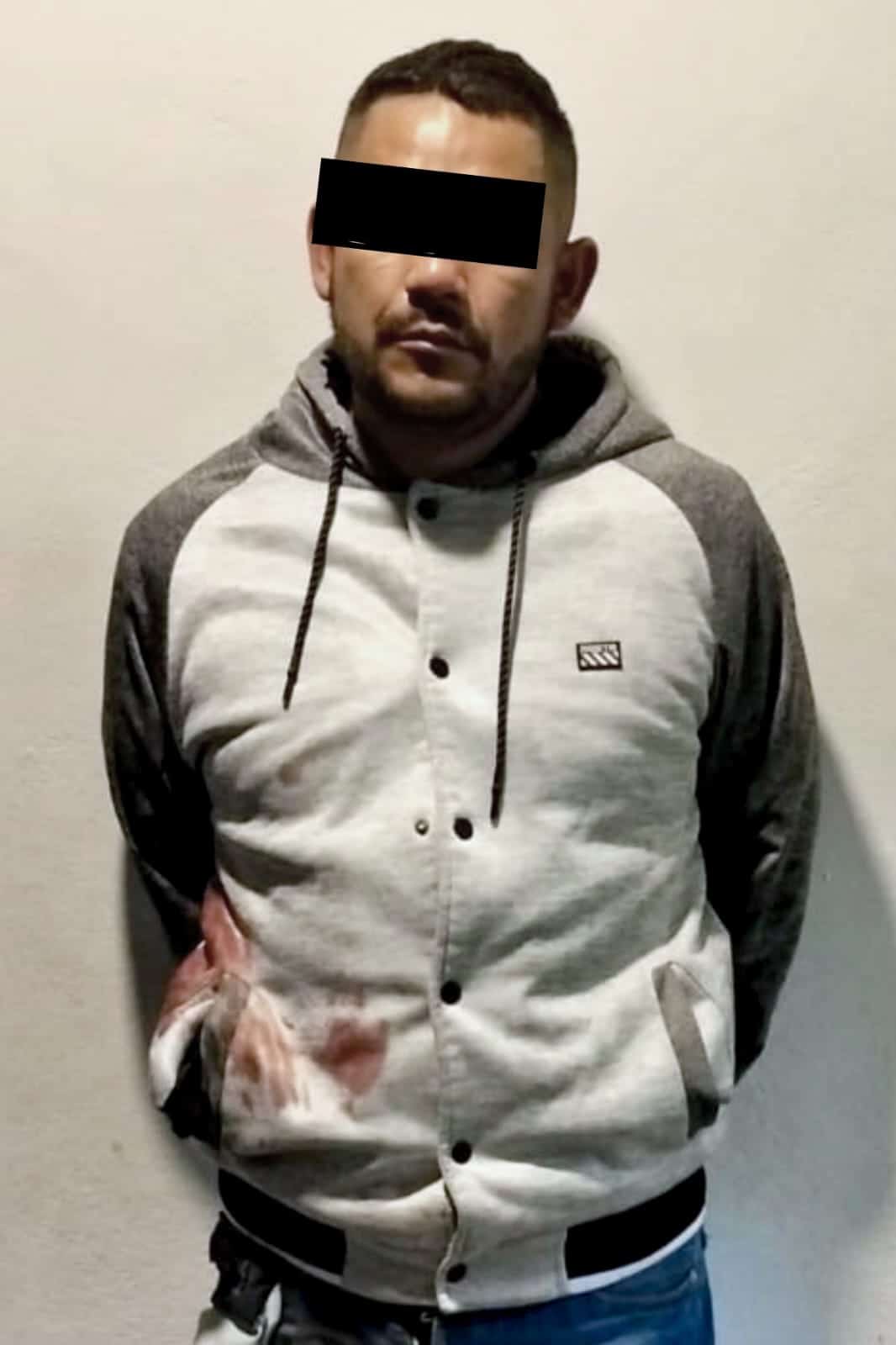 Elementos de la Policías de Guadalupe detuvieron a un hombre que presuntamente hirió "jugando" de un disparo de arma de fuego a su pareja, en hechos ocurridos en el municipio de Apodaca.