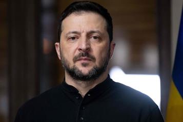 Arremete Zelenski contra su gobierno