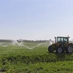 Ayudará Trump a agricultores afectados por sus aranceles