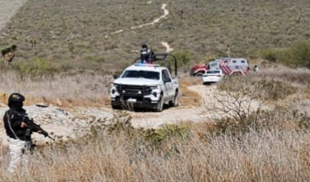 Una intensa movilización policiaca se registró en el municipio de García, al reportarse el hallazgo de un cuerpo sin vida, cerca de la sierra de Mirador de los Alacranes.