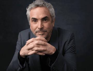 Recibe Alfonso Cuarón críticas por show de su hija Bu Cuarón