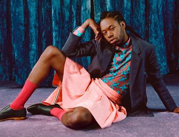 Actor de Emily in Paris es liberado por presunta posesión de droga