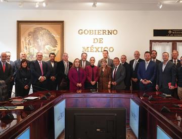 Sheinbaum sostiene encuentro con empresarios de México y extranjeros