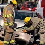 Estrella auto contra poste