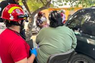 Lesiona derrumbe a dos en vivienda