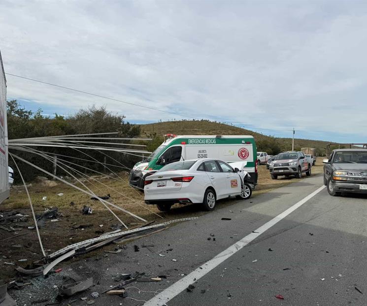 Deja choque tres lesionados en Salinas