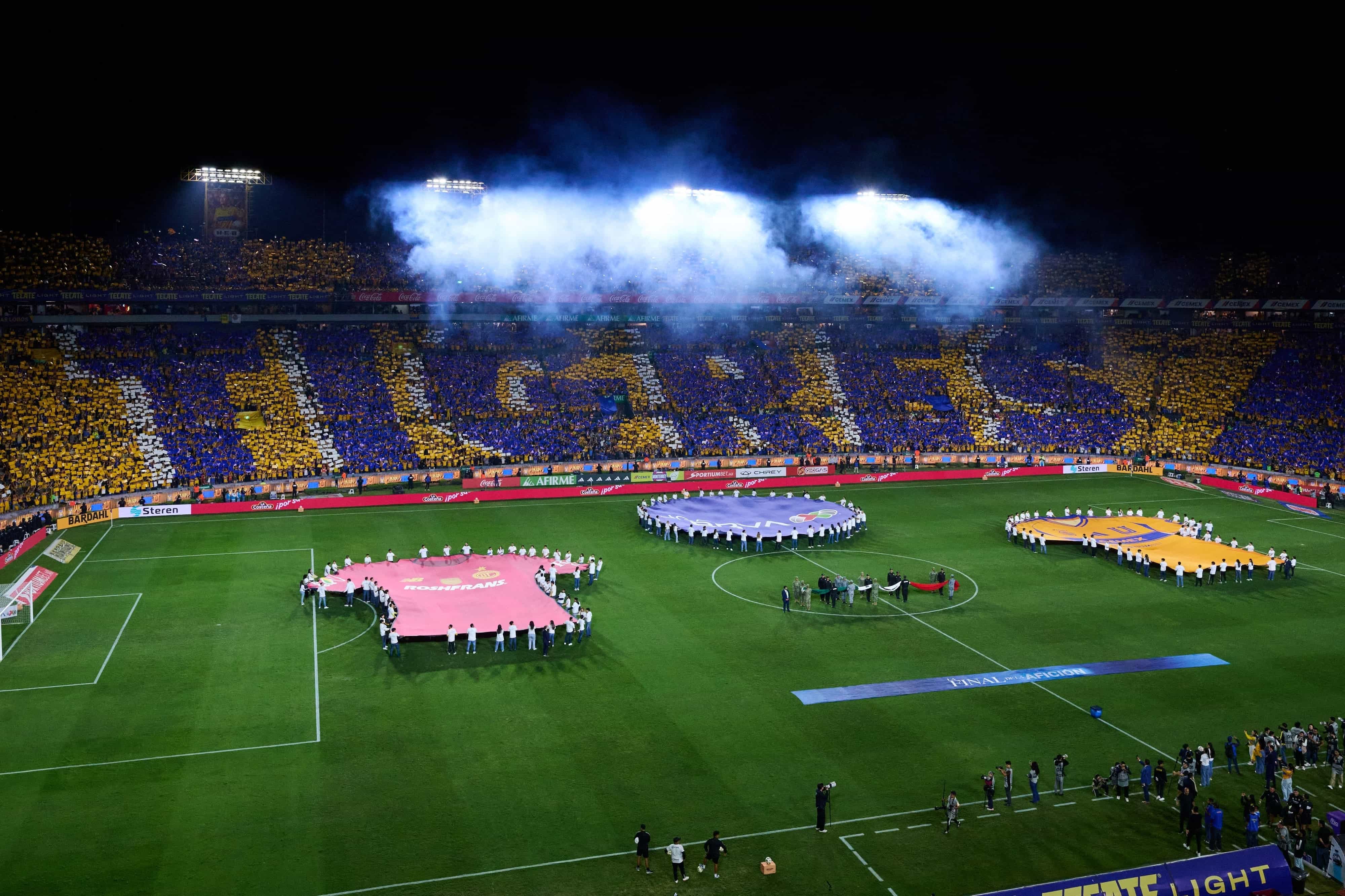 Estadio Universitario.