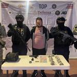 Cae con arma de fuego y droga