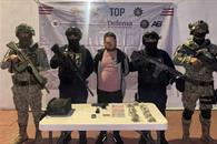 Cae con arma de fuego y droga