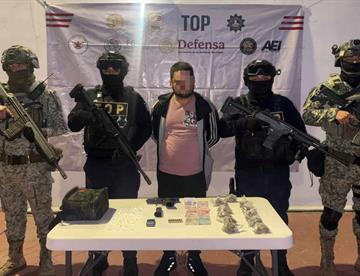 Cae con arma de fuego y droga