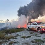 Arde terreno baldío en Juárez
