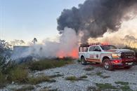 Arde terreno baldío en Juárez