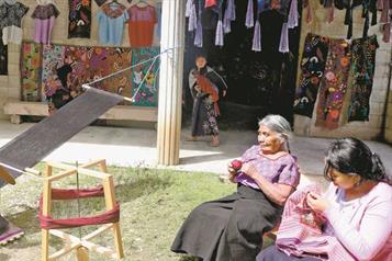 Plan Michoac&aacute;n prev&eacute; dar recursos a 5 mil mujeres artesanas