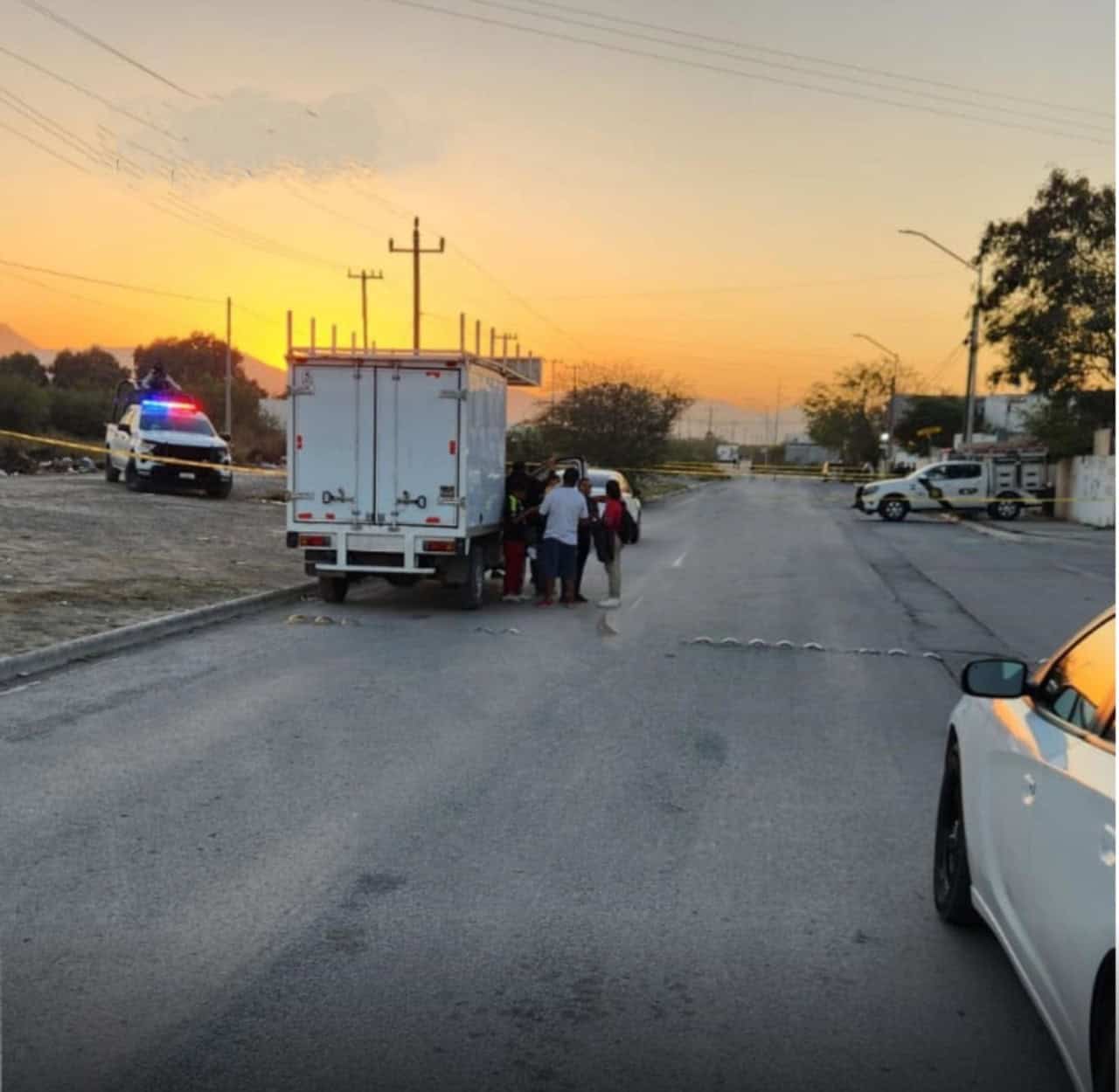 Un hombre fue acribillado cuando caminaba por calles de la colonia Paraje San Jos&eacute;, donde fue sorprendido por hombres armados que viajaban en una motocicleta.