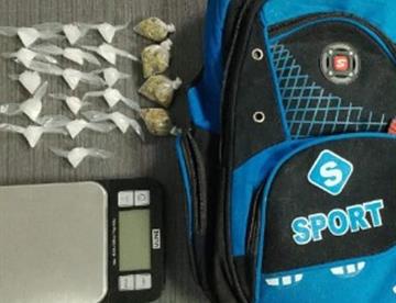 Aprehenden con droga a dos