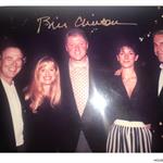 Publican fotos de Epstein con Trump, Clinton y Woody Allen