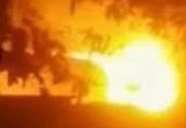 Arde transporte de personal