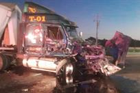 Chocan tráileres en Guadalupe