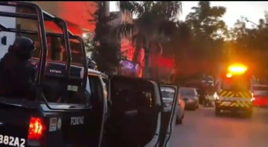 Un joven de 19 a&ntilde;os de edad lesion&oacute; a su pap&aacute; con un picahielo luego de que ambos discutieron, ayer en un domicilio de la Colonia Cumbre Alta, al poniente de Monterrey, donde fue detenido.