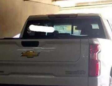 Roban $200 mil de camioneta estacionada