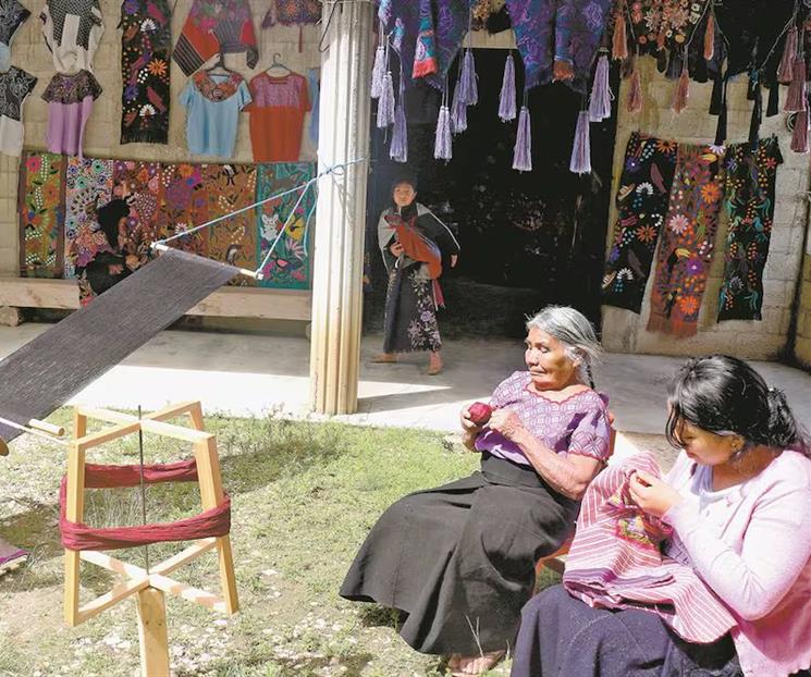 Inicia entrega de créditos para artesanos en Michoacán Inicia entrega de créditos para artesanos en Michoacán