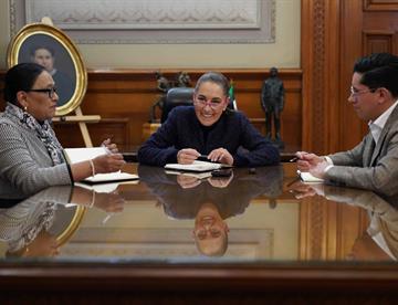 Invita Sheinbaum al Papa a México