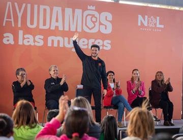 Entregan tarjetas ‘Ayudamos a las Mujeres’ en SP