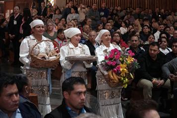 Abarrotan regiomontanos Bas&iacute;lica de Guadalupe