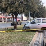 Se estrella con &aacute;rbol y pierde vida
