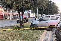 Se estrella con &aacute;rbol y pierde vida