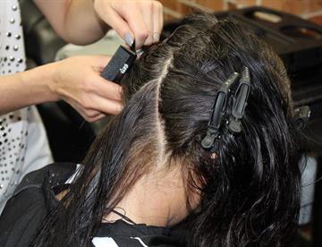 ¿Cómo quitar el tinte sin dañar tu cabello?